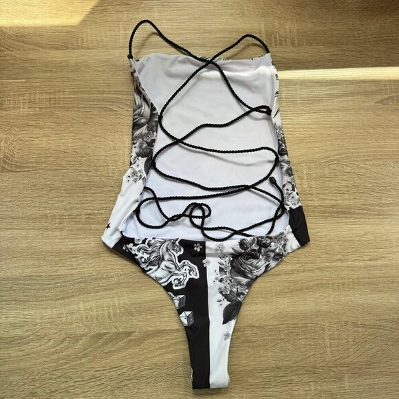 NWT Agua Bendita Kali One Piece Swimsuit Black White Crisscross Printed XL - Picture 4 of 11